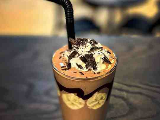 شیک موز شکلات-Banana Chocolate Milkshake 