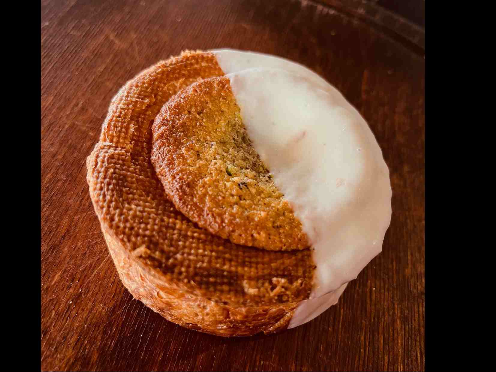 رول پسته