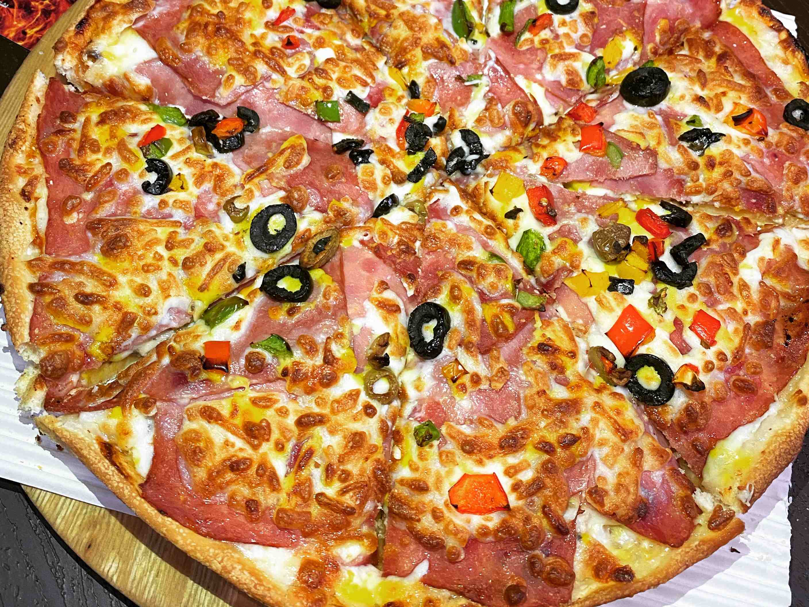 پیتزا بیکن و پپرونی