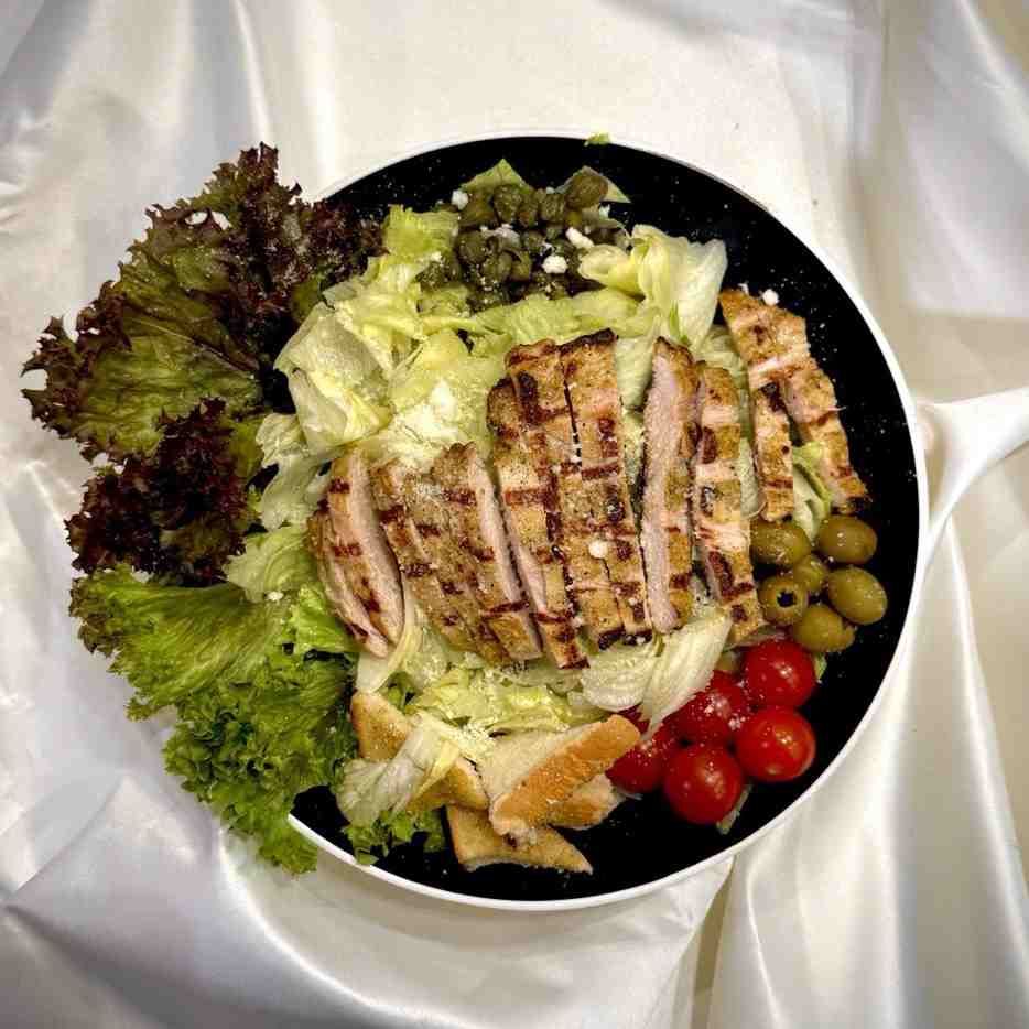 سالاد سزار مرغ گریل