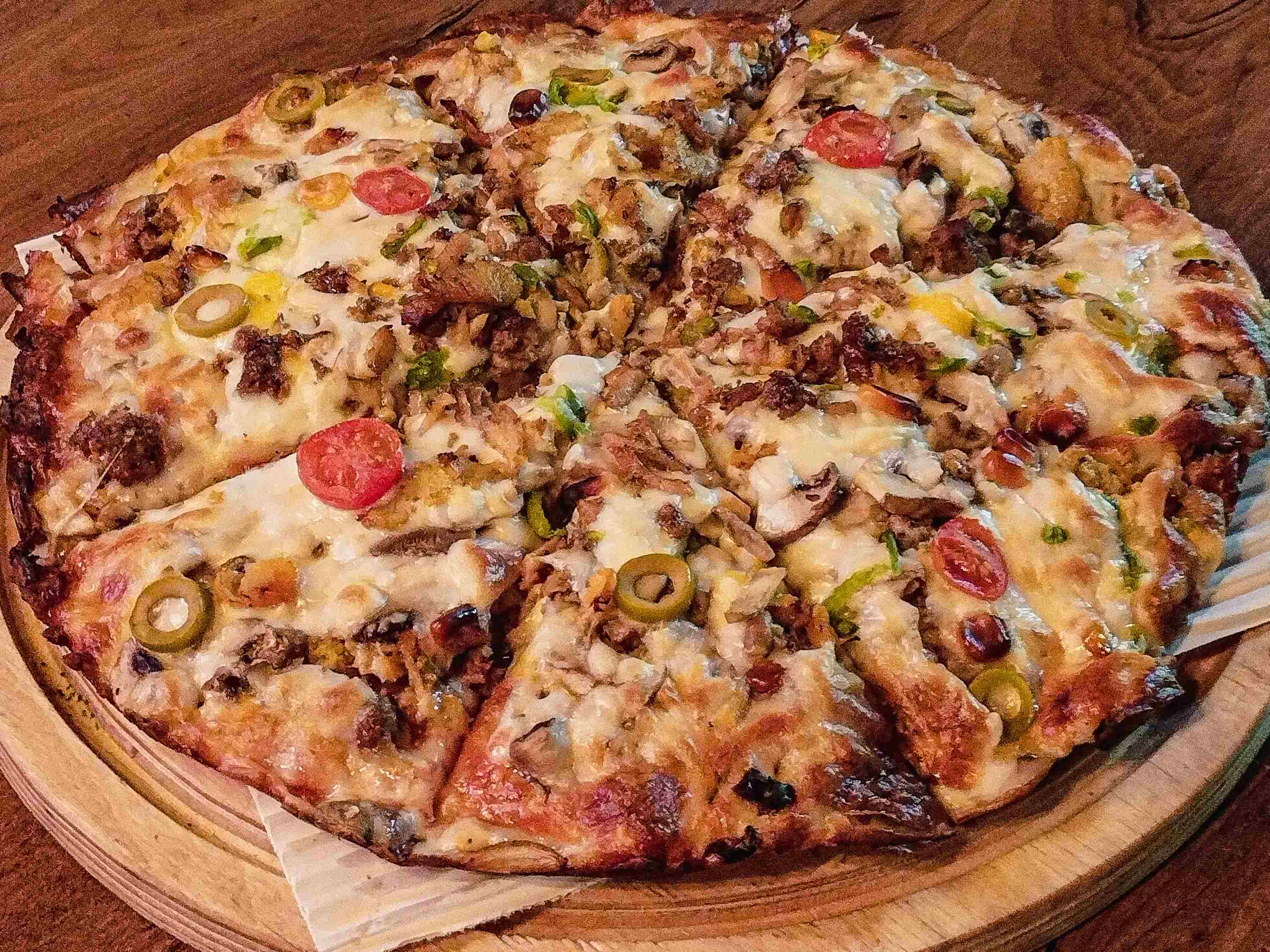 پیتزا گوشت و مرغ 