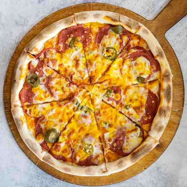 پیتزا پپرونی (Pepperoni Pizza)