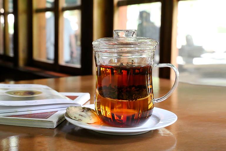 چای سیاه بابونه / به لیمو / هل / دارچین