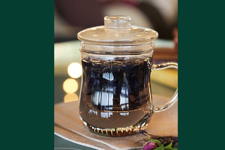 چای سبز و گل گاو زبان