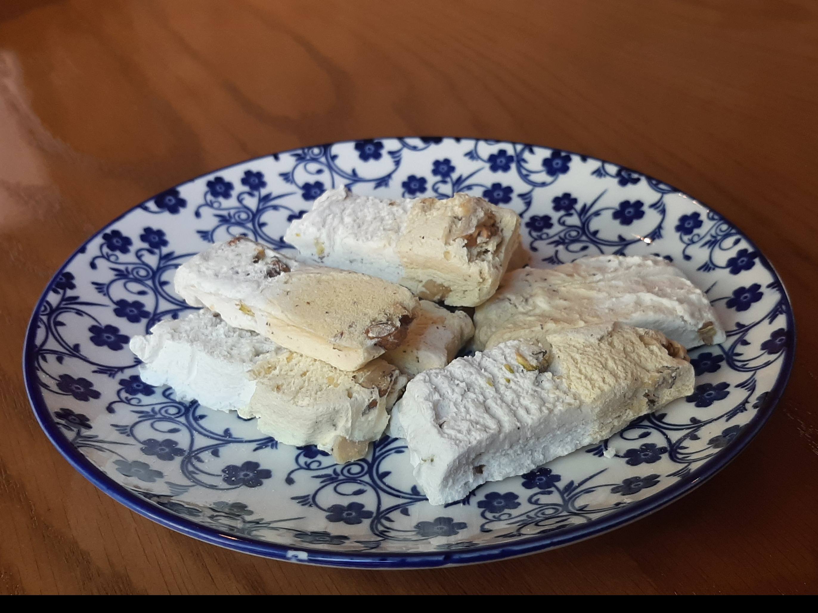 بستنی مغزدار خشک