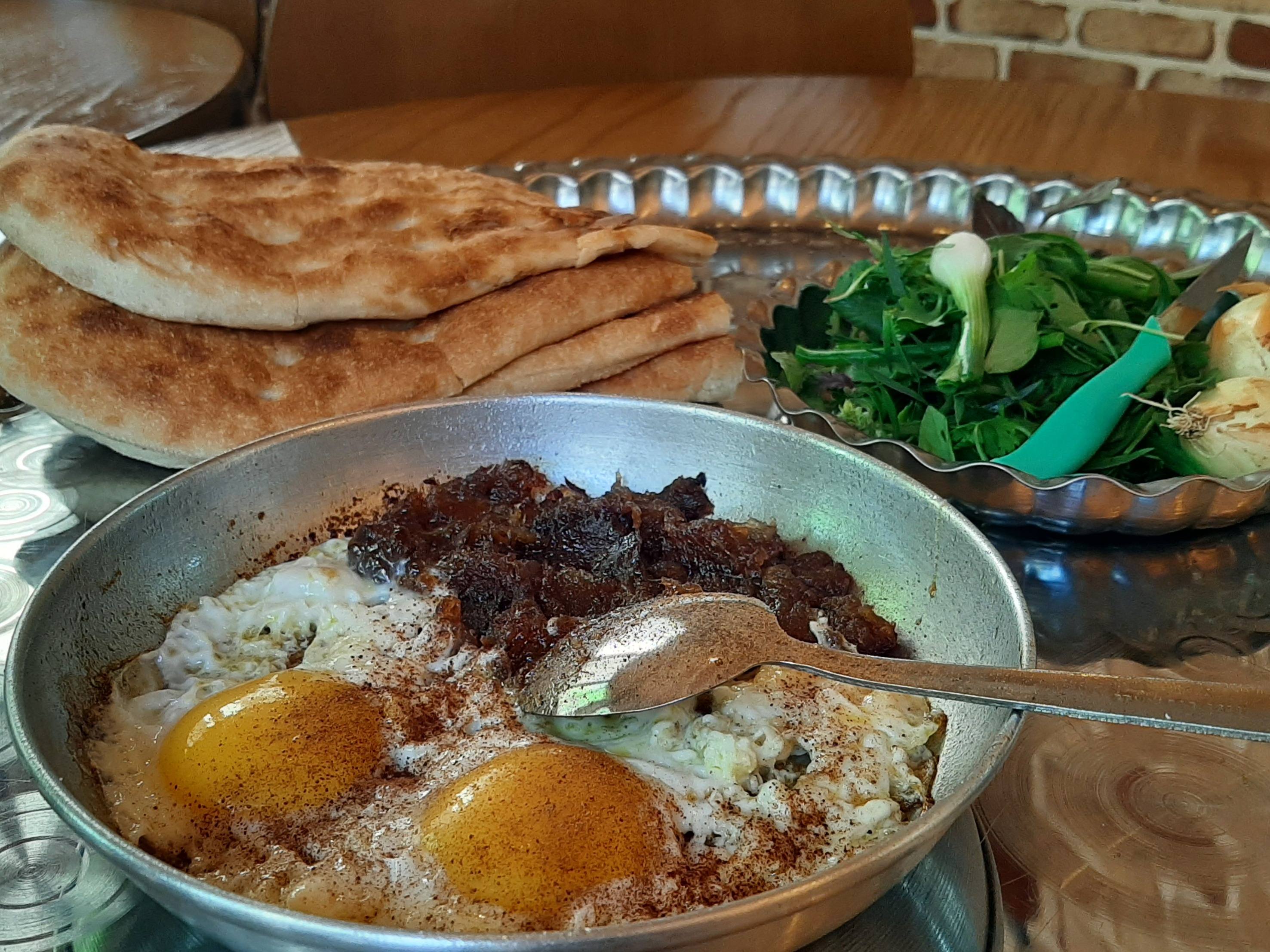 خرما تخم مرغ