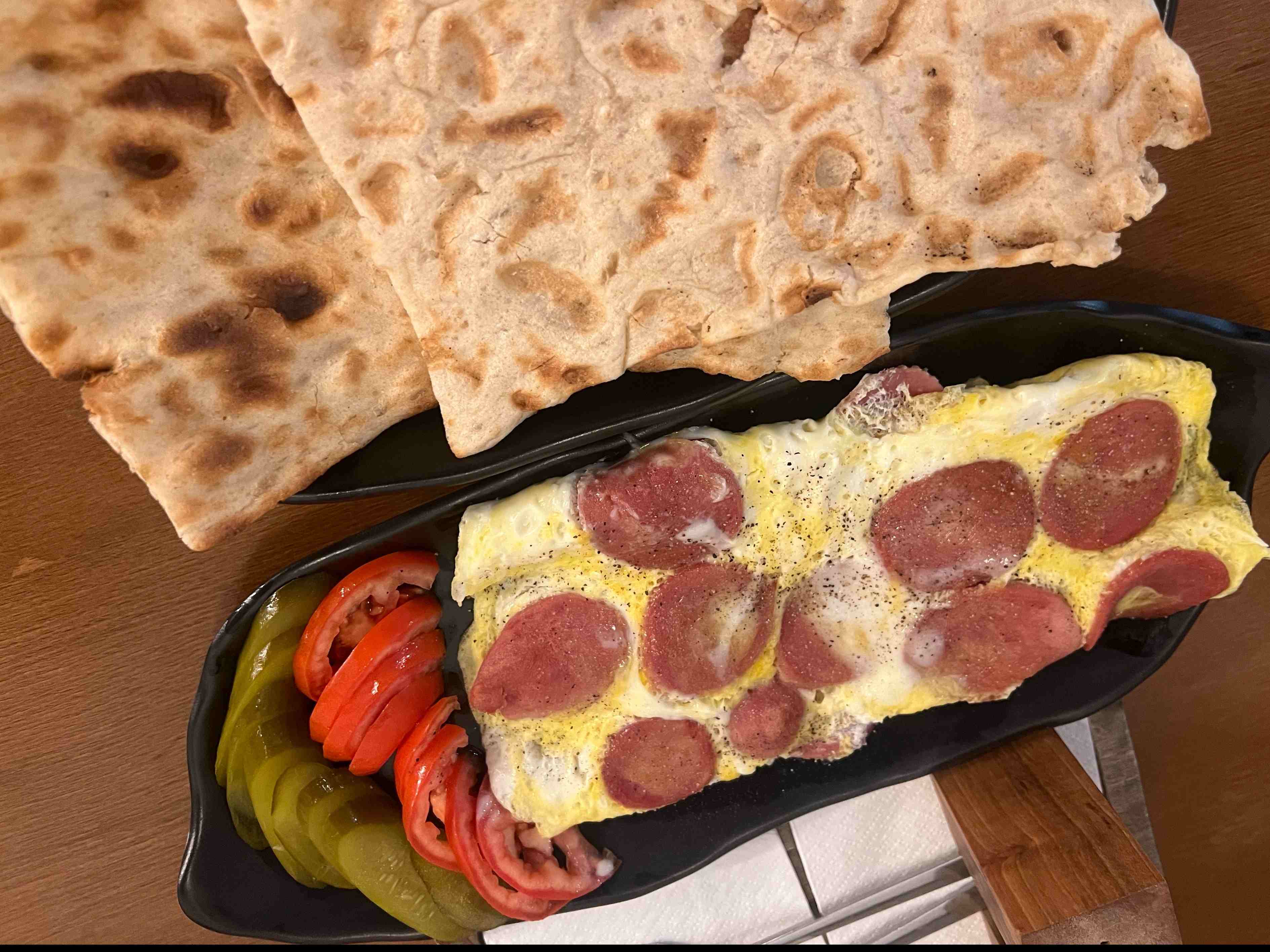 سوسیس و تخم مرغ