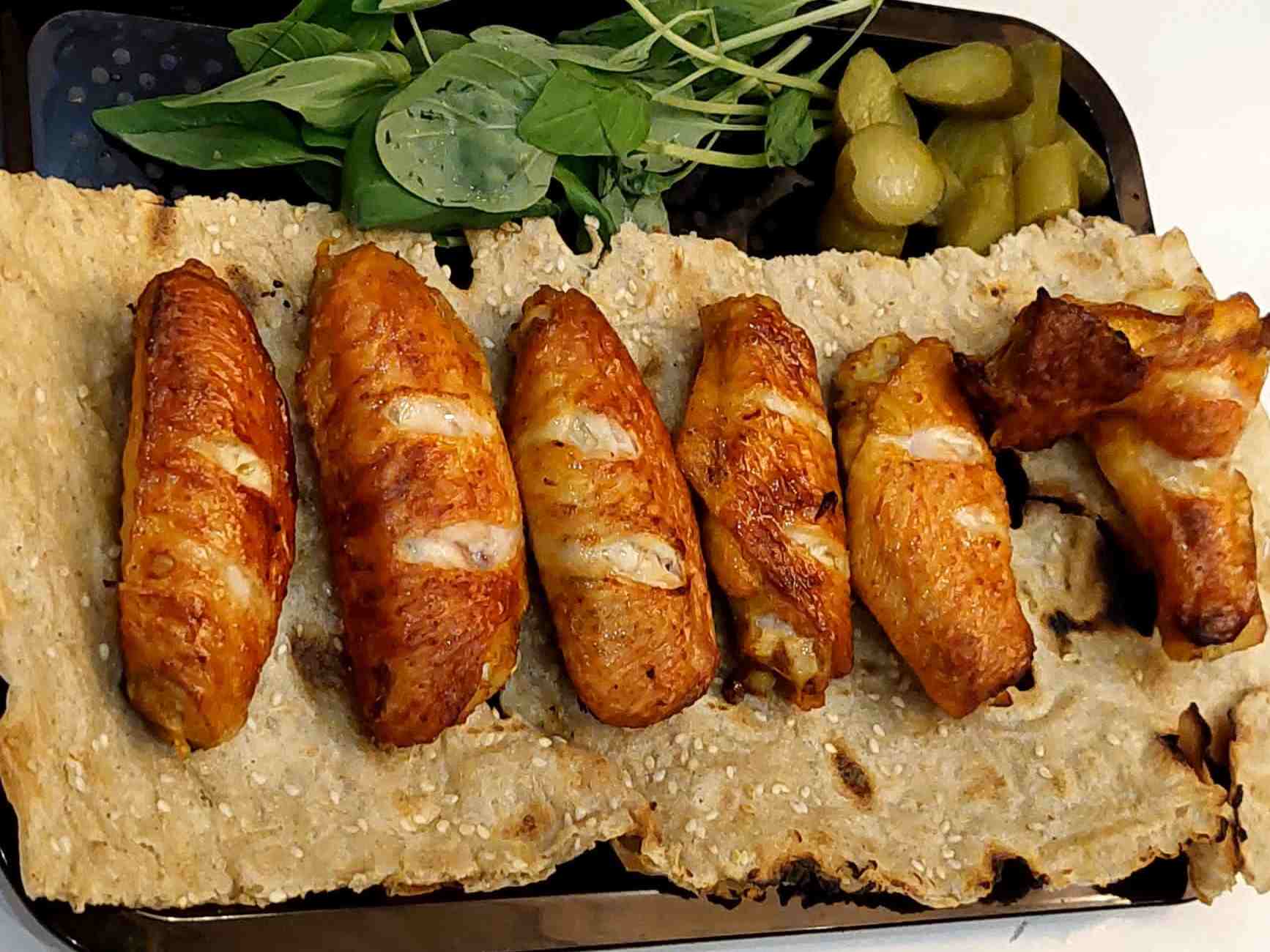 بال کبابی  بهمراه دورچین ( تند ، ساده ، مکزیکی )