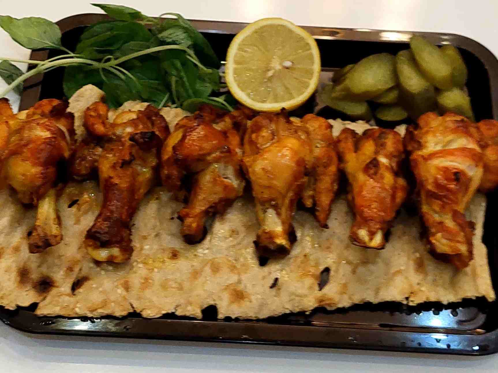 کتف کبابی بهمراه دورچین ( تند ، ساده ، مکزیکی )
