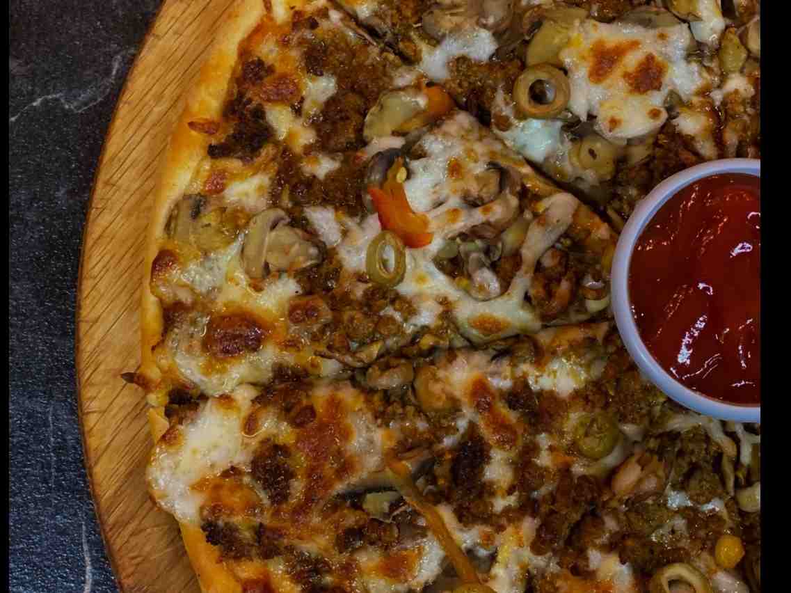 پیتزا مکزیکانو (گوشت و قارچ)