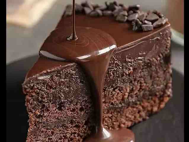 کیک شکلاتی خامه ای
